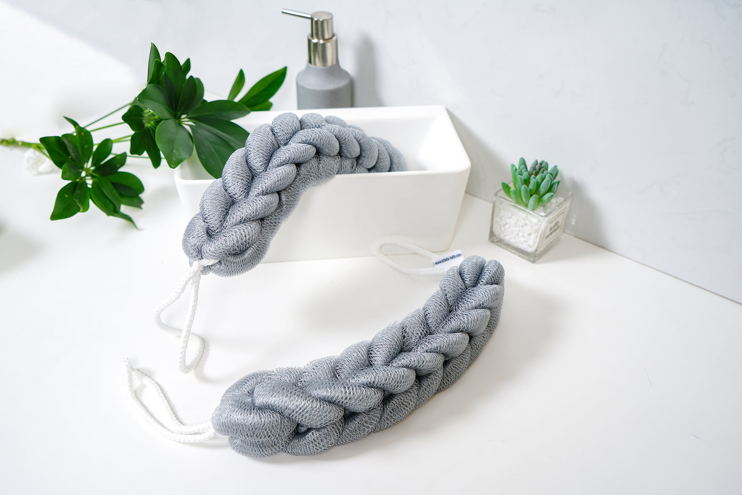 586 Loofah-Charcoal Twisted Back Scrubber-Bath & Body-INFINITE-訂造洗手盆,浴室翻新, small size bathtubs, custom-made bathtub HK,freestanding bathtub Hong Kong, 獨立式 浴缸 香港, premium bathtub brands HK, Where to buy bathtubs in Hong Kong, best custom bathroom furniture HK, Infinite Bath, Infinite浴缸, Cloakroom,Vanities, Mirrors,Bathroom Furniture, 浴室裝修,浴室 櫃 訂造