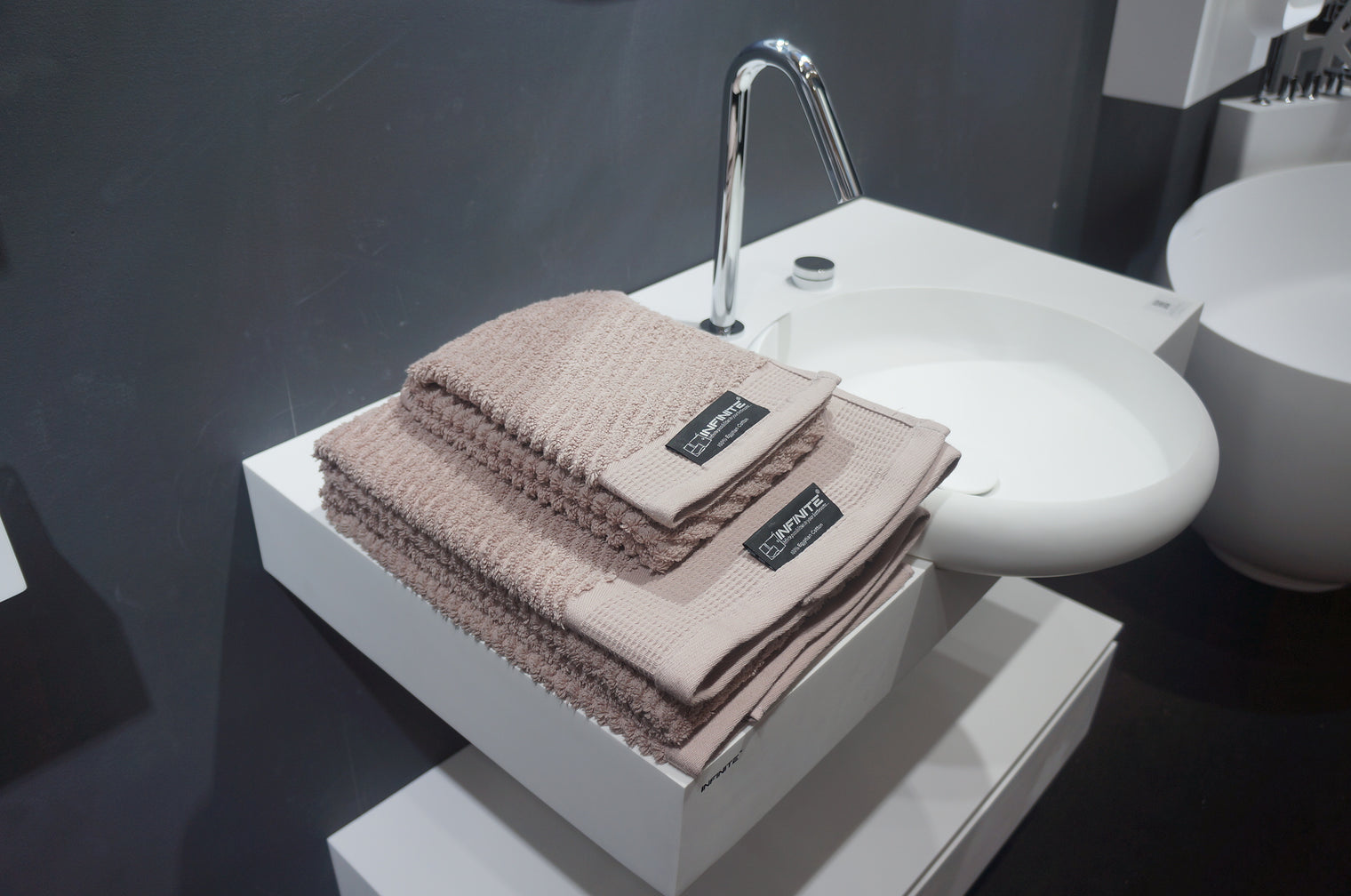 face towel-Towels-INFINITE BATH-訂造洗手盆,浴室翻新, small size bathtubs, custom-made bathtub HK,freestanding bathtub Hong Kong, 獨立式 浴缸 香港, premium bathtub brands HK, Where to buy bathtubs in Hong Kong, best custom bathroom furniture HK, Infinite Bath, Infinite浴缸, Cloakroom,Vanities, Mirrors,Bathroom Furniture, 浴室裝修,浴室 櫃 訂造