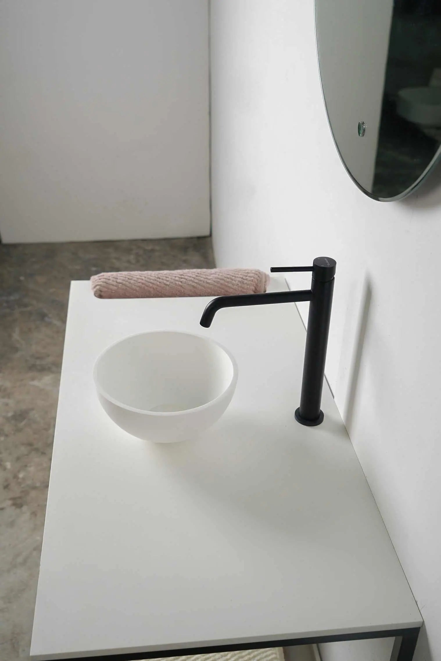 Super Thin Edge 23-OVERCOUNTER WASHBASINS-訂造一體無縫洗手盆,Tailor made Washbasins,waterbasin hk, 浴室物料,浴室裝修,訂造洗手盆,浴室翻新,Bathroomware ,Bespoke bathroom,浴室配件,訂造浴室潔具,訂造浴室傢俬,香港 浴室設計 公司,best custom bathroom furniture HK, Infinite Bath