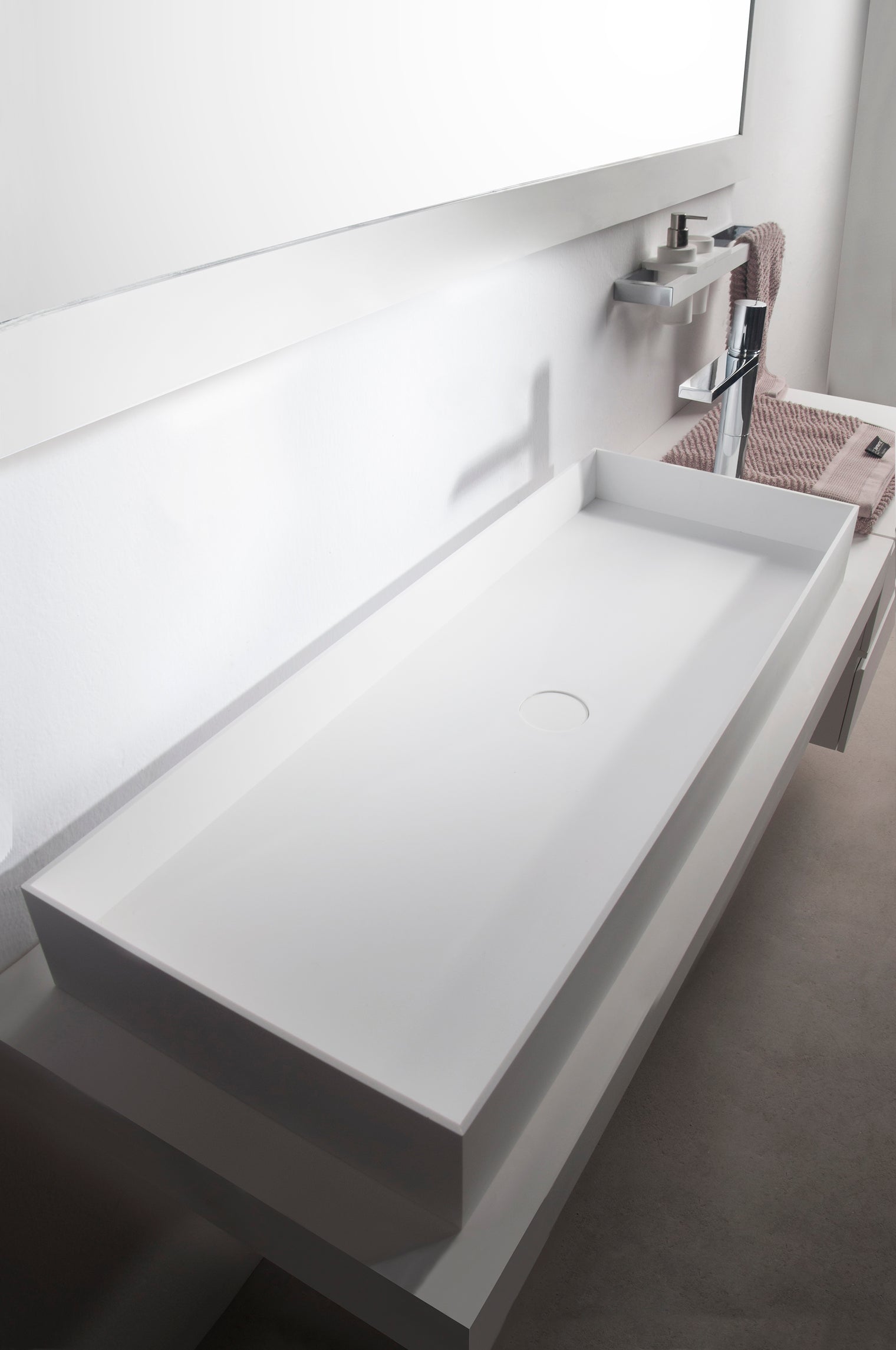Super Thin Edge R 100-OVERCOUNTER WASHBASINS-訂造一體無縫洗手盆,Tailor made Washbasins,waterbasin hk, 浴室物料,浴室裝修,訂造洗手盆,浴室翻新,Bathroomware ,Bespoke bathroom,浴室配件,訂造浴室潔具,訂造浴室傢俬,香港 浴室設計 公司,best custom bathroom furniture HK, Infinite Bath