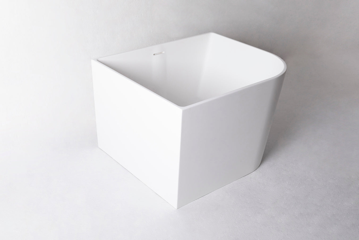 Siena 90R-BATHTUBS-INFINITE-Siena 90R-BATHTUBS-Bespoke Bathroom Renovation, bespoke bathtub Hong Kong, Hong Kong luxury bathroom furniture, modern bathroom design Hong Kong, 香港 浴缸 邊度買, where to buy luxury bathtubs in Hong Kong, Infinite Bath, Infinite 浴室, Washbasin,shower screen, Bathtubs,Washbasins, 迷你浴缸香港,浴室設計 ,浴室翻新,small size bathtubs, custom-made bathtub HK,freestanding bathtub Hong Kong, 獨立式 浴缸 香港,浴室裝修,迷你浴缸,Bathtub length under 1.5m,迷利浴缸，豪華 浴缸 品牌 香港,浴室配件,浴缸香港,訂造浴室潔具,hong kong custom bathtub